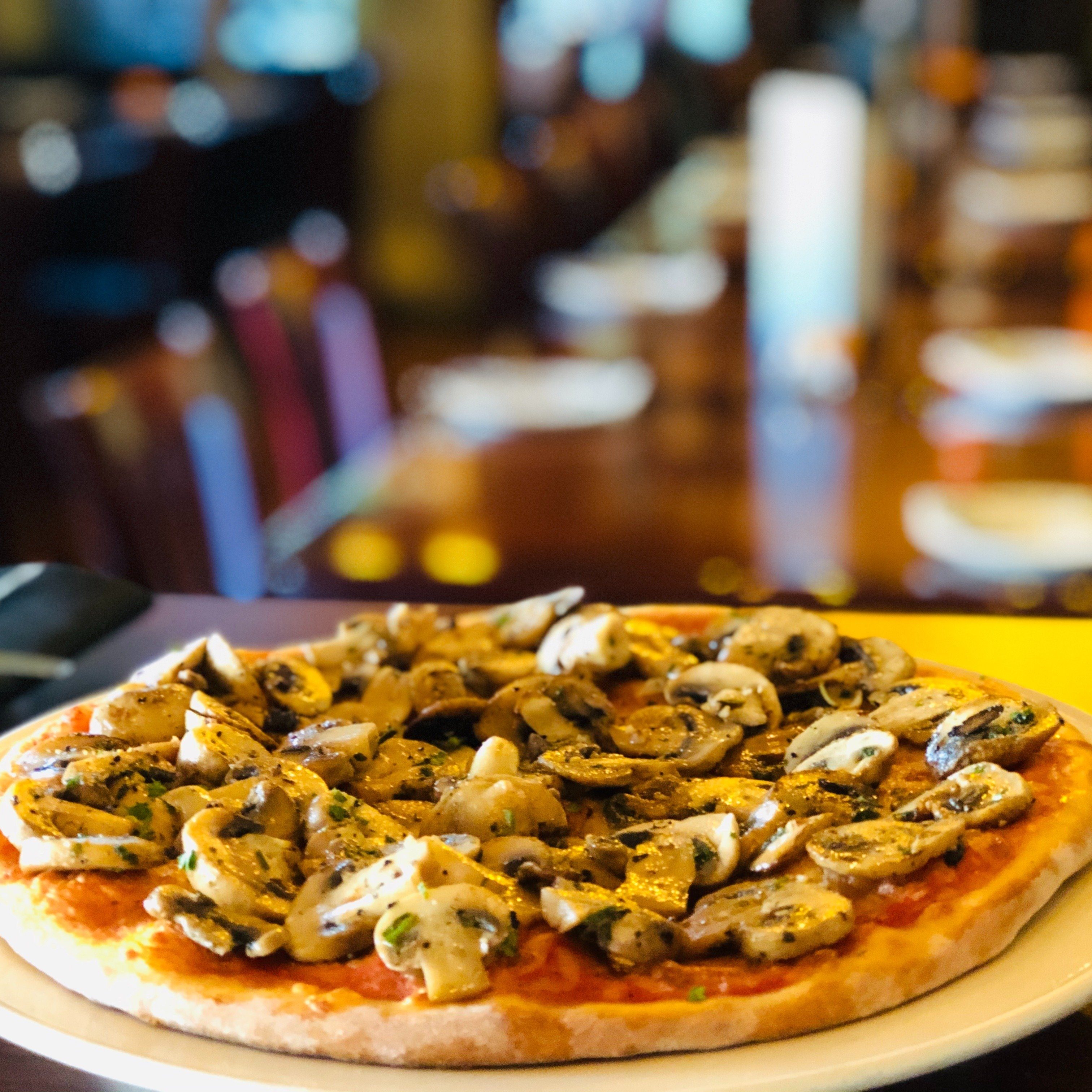 Funghi Pizza | 18".