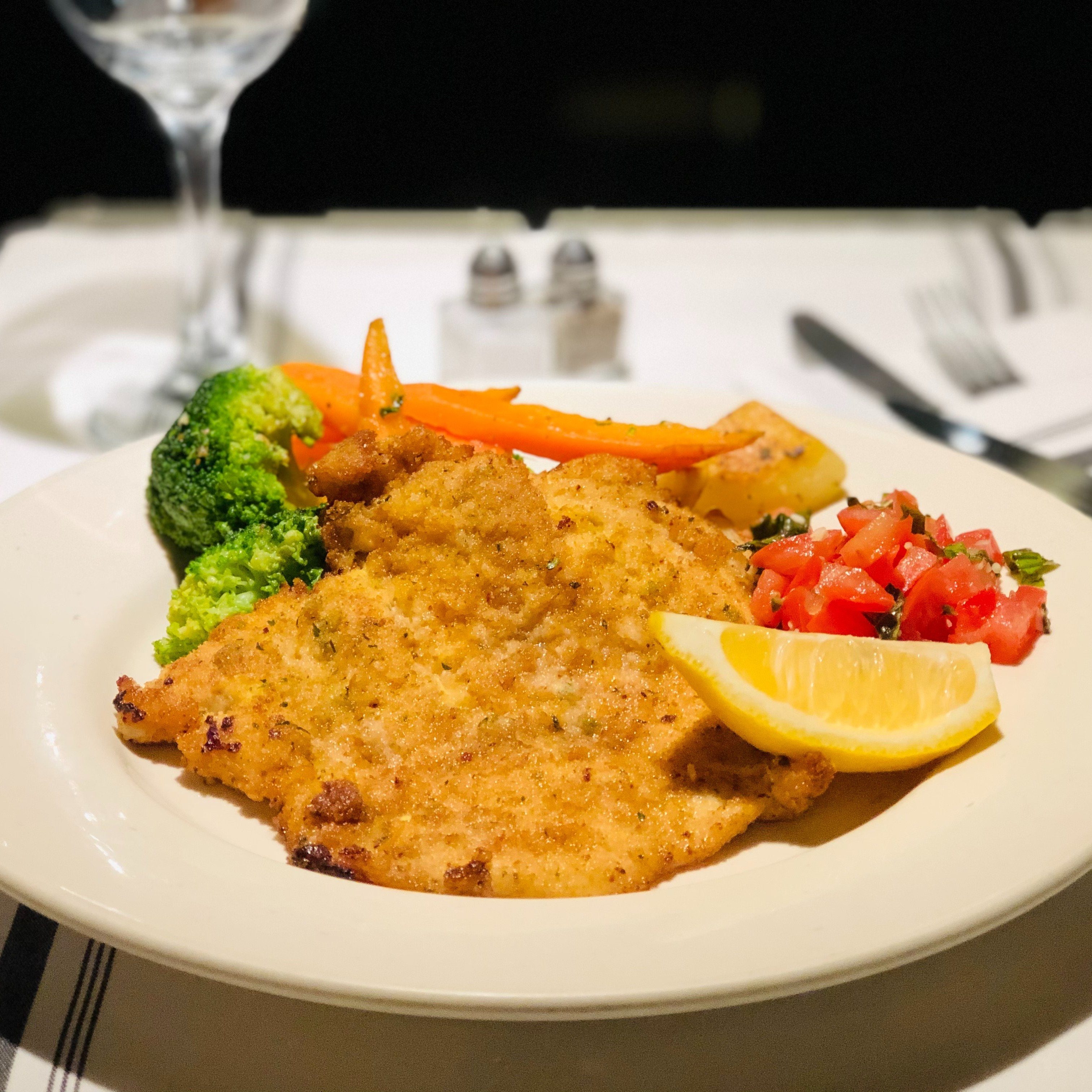 Pollo Milanesa Con Checca.